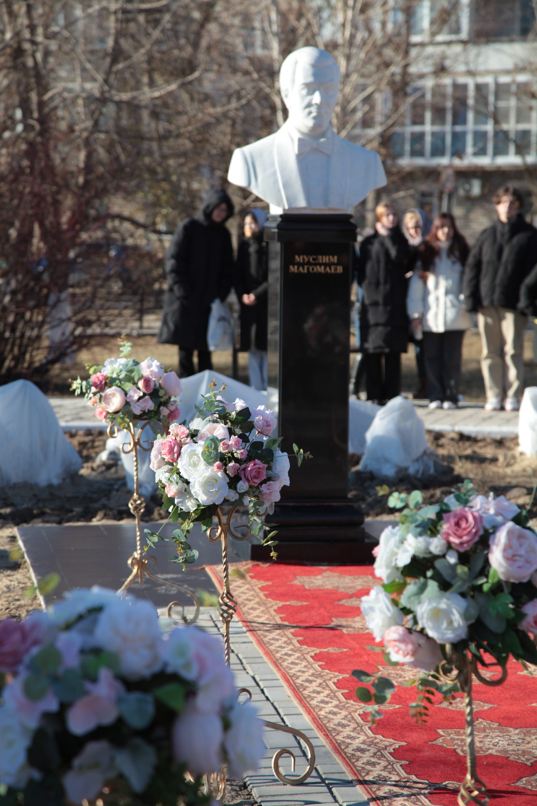 памятник муслиму магомаеву в москве адрес