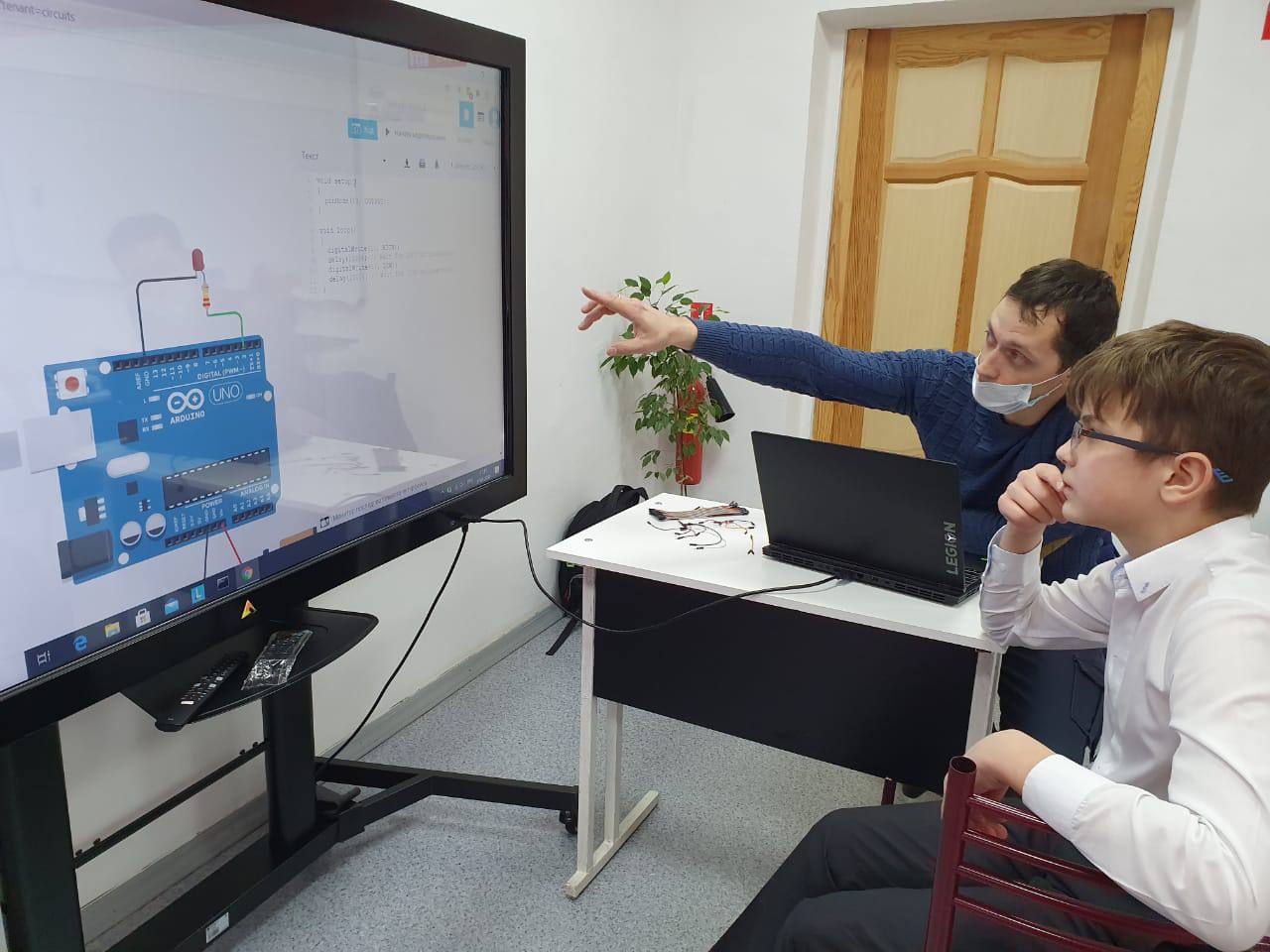 Астраханский девятиклассник разработал проект «умного звонка»