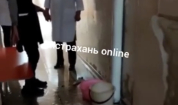 Администрация Астрахани устранила крупную течь в микрорайоне Бабаевского