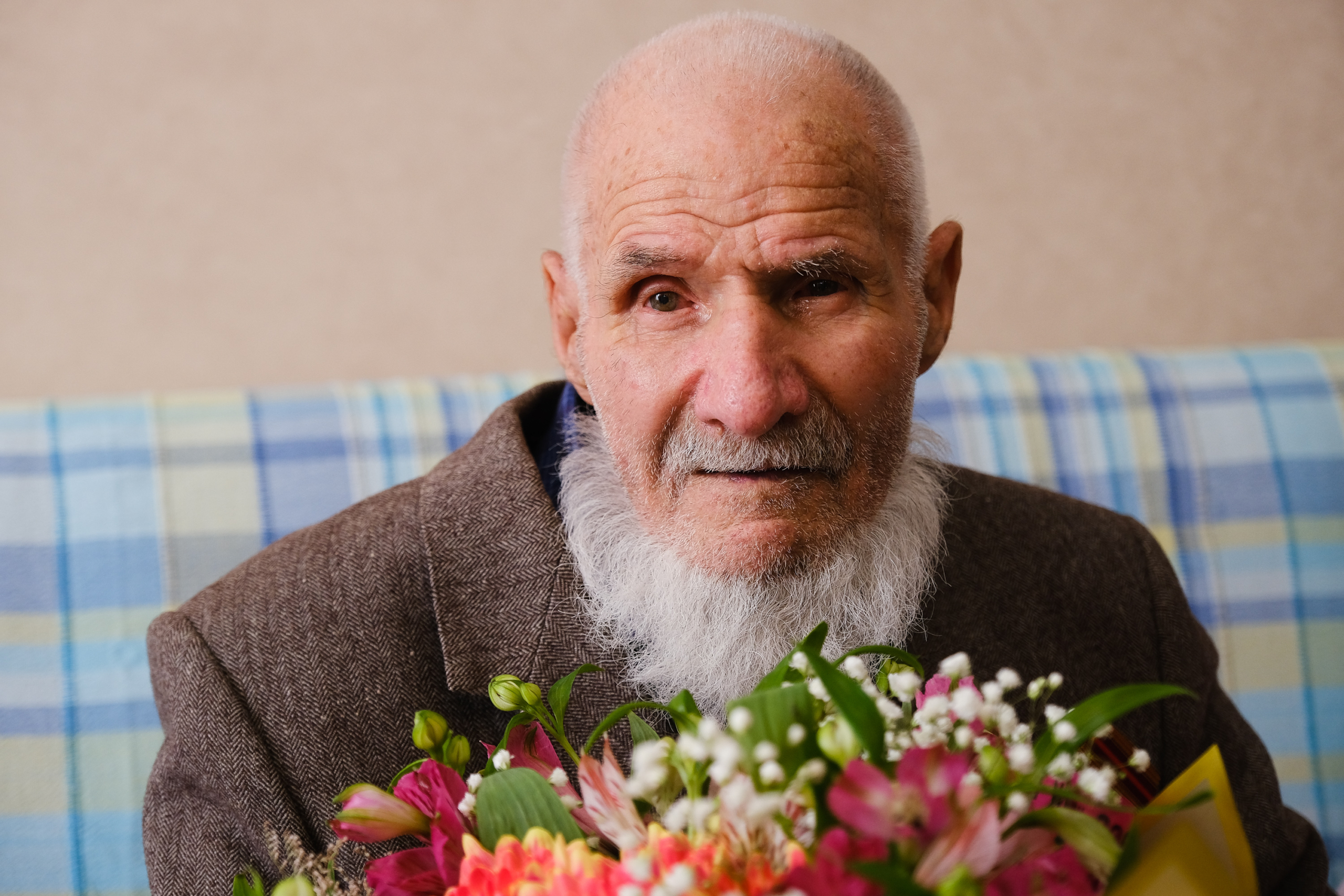 Астраханские власти поздравили с 98-летием ветерана Великой Отечественной  войны