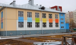 Строительство детсада в спальном микрорайоне Астрахани отстаёт от графика