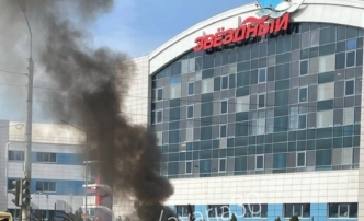 В Астрахани после лобового столкновения загорелся автомобиль