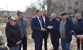 Игорь Седов и Владимир Лимонов провели выездное совещание в Ленинском районе Астрахани