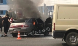 Пресс-служба астраханского УМВД прокомментировала возгорание машины у спорткомплекса