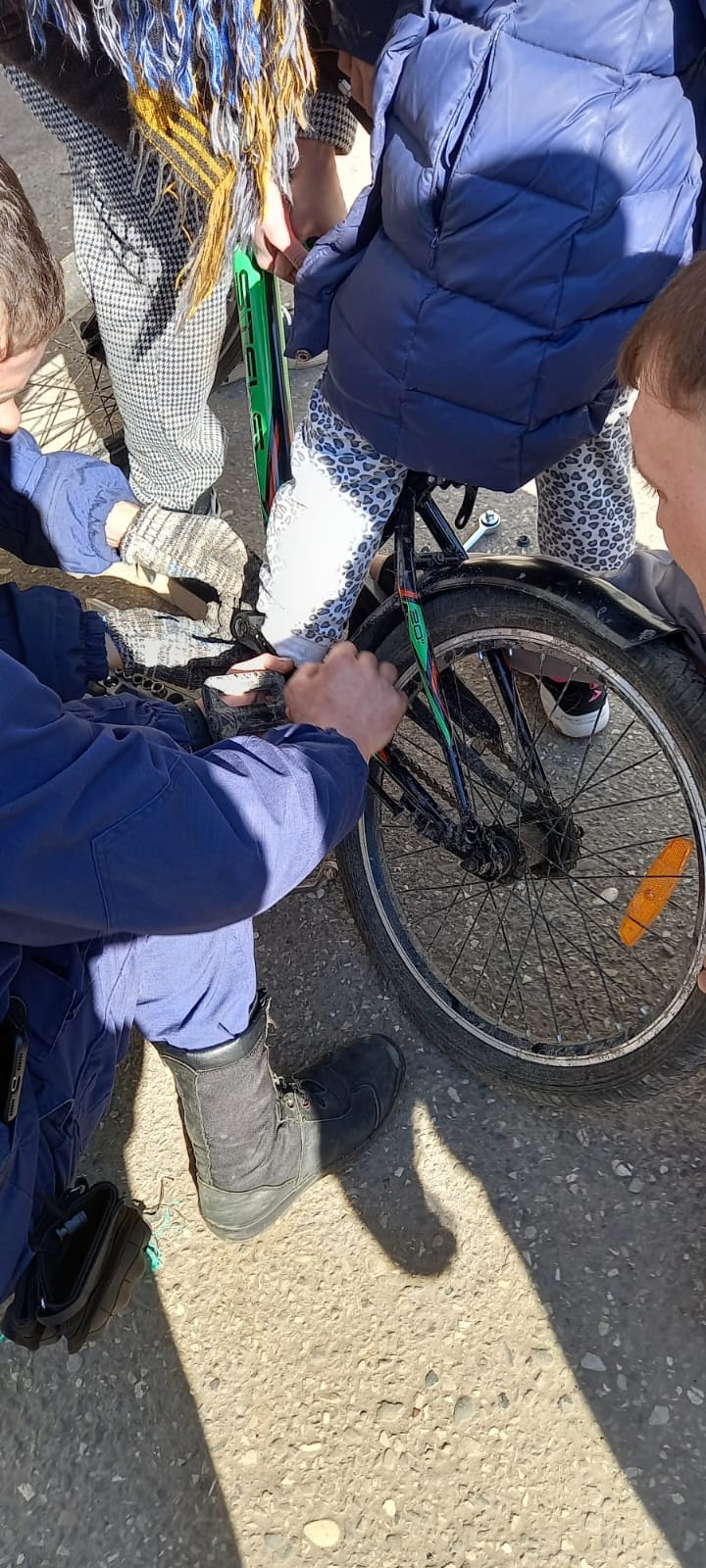 Маленькую астраханку 8 марта пришлось спасать от велосипеда