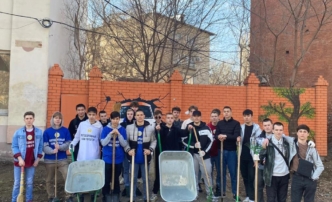 Астраханские студенты приняли участие в субботнике