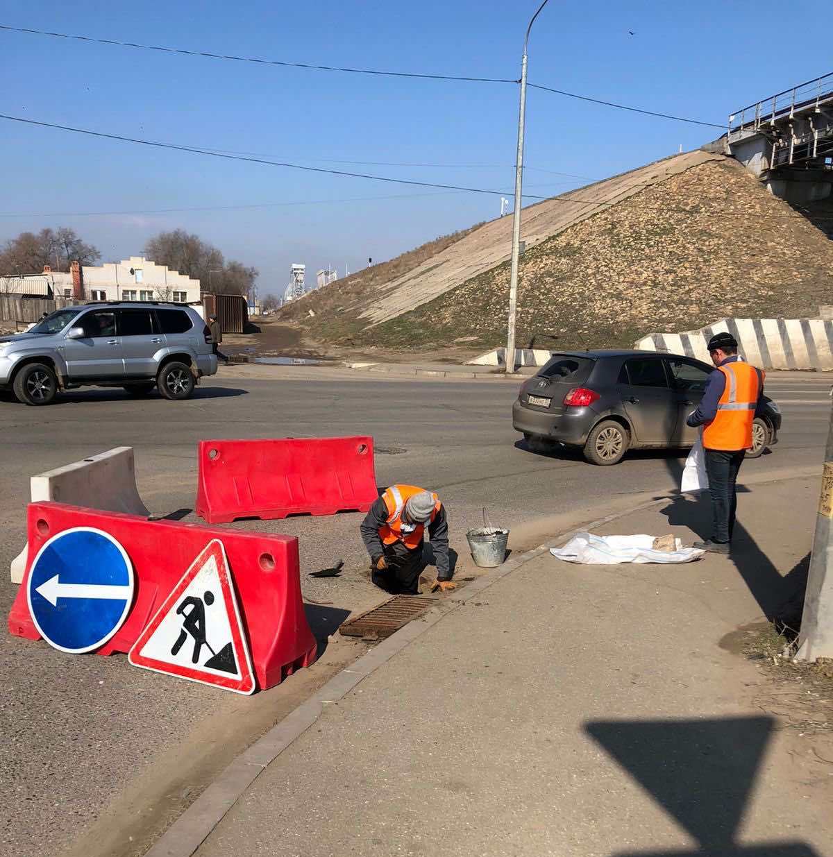 В Астрахани приступили к ремонту ливневой канализации