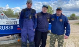 В Астраханской области туристы едва не утонули на самодельном плоту