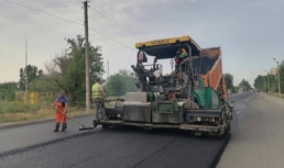 В Астрахани дорожники ремонтируют улицу Аксакова