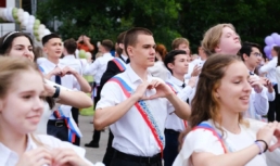 Игорь Бабушкин поздравил выпускников с праздником «Последнего звонка»
