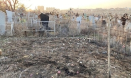 Астраханцы жалуются на скопления мусора на кладбищах