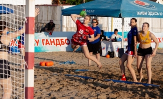 «Астраханочка» приняла участие в Чемпионате России по пляжному гандболу