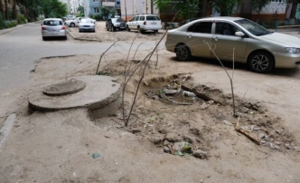 Родители погибшего бойца СВО попросили отремонтировать дорогу в Астрахани