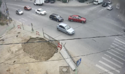 В Астрахани завершили ликвидацию серьезной ямы на перекрестке