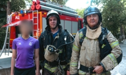 В Астрахани пожарные спасли подростка из горящего дома