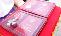 В Астраханской области военнослужащих, погибших в ходе СВО, наградили за мужество и отвагу