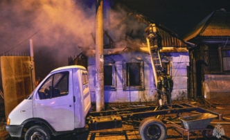 В Астрахани сгорели два жилых дома
