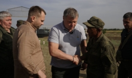 Игорь Бабушкин посетил астраханских бойцов из дивизиона «Лотос»