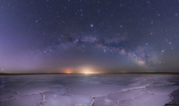Арка Млечного пути над соленым озером. Наримановский район Астраханской области, 22 июня 2023г. Фото Ольги Семисотовой