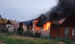 Во время урагана в Астраханской области сгорел дом