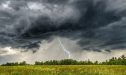 Астраханцев предупреждают о сильном ливне и штормовом ветре 29 июля