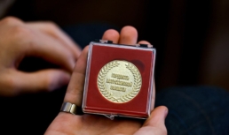 Астраханских стобалльников наградили медалями