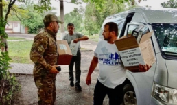 Астраханским военнослужащим привезли гуманитарный груз и письма с благодарностью