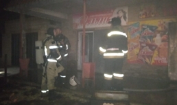 В Трусовском районе Астрахани ночью горел магазин