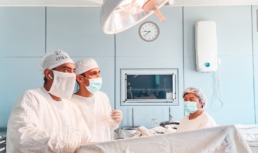 Астраханские хирурги спасли мужчину с открытым ранением сердца