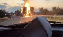 В Астраханской области сгорел фургон с товарами