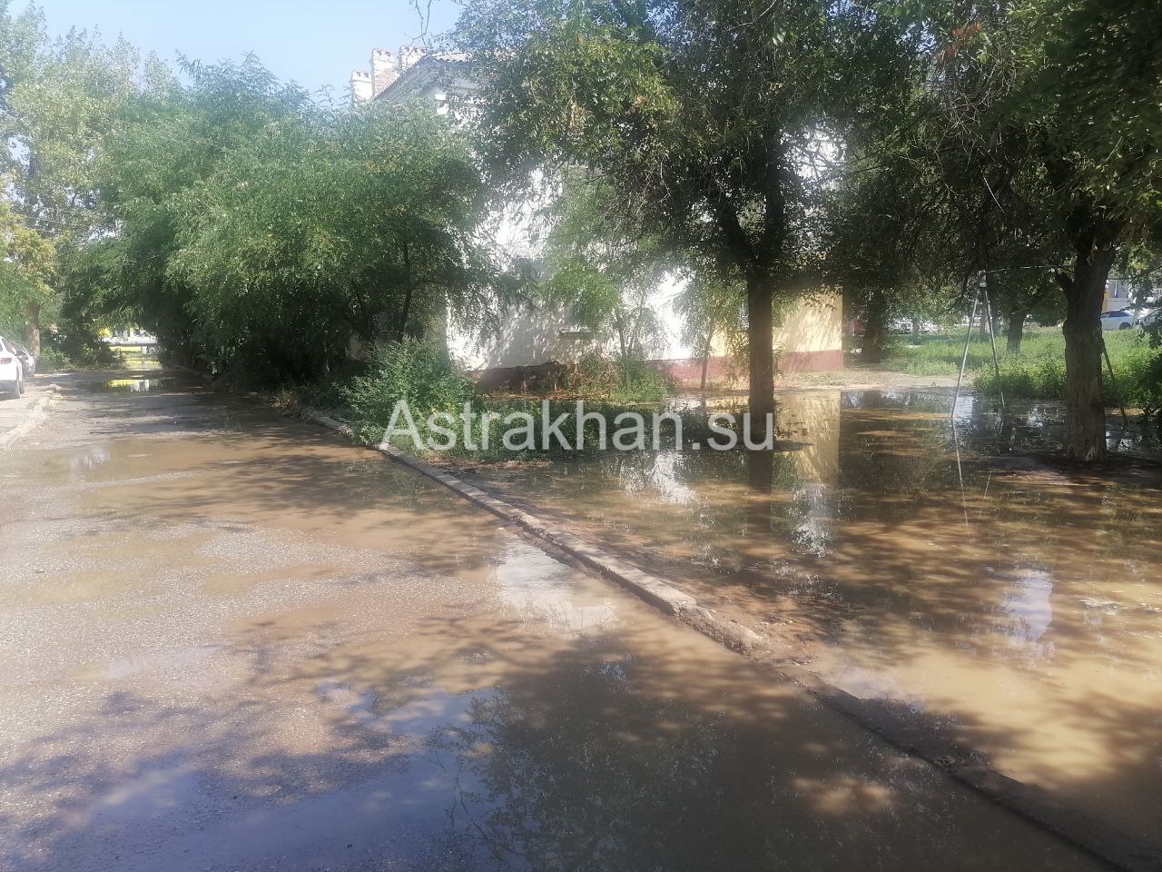 В Советском районе Астрахани отключили воду из-за аварии