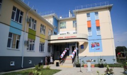 Губернатор Игорь Бабушкин открыл новый детский сад в поселке Янго-аул