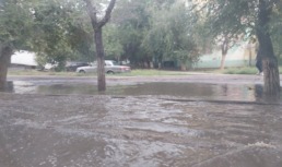 В Астрахани затопило улицу Савушкина