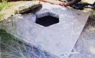 В Астраханской области слесарь потерял сознание и утонул в канализационном колодце