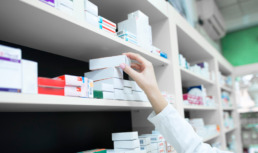 Импортных препаратов в российских аптеках становится все меньше