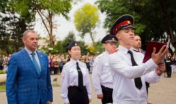 В Астрахани юные суворовцы дали торжественные клятвы В Астрахани юные суворовцы дали торжественные клятвы