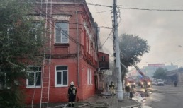 В центре Астрахани горит объект культурного наследия на площади в 900 «квадратов»