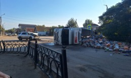 В Астрахани произошла авария с участием грузовика «Красное & Белое»