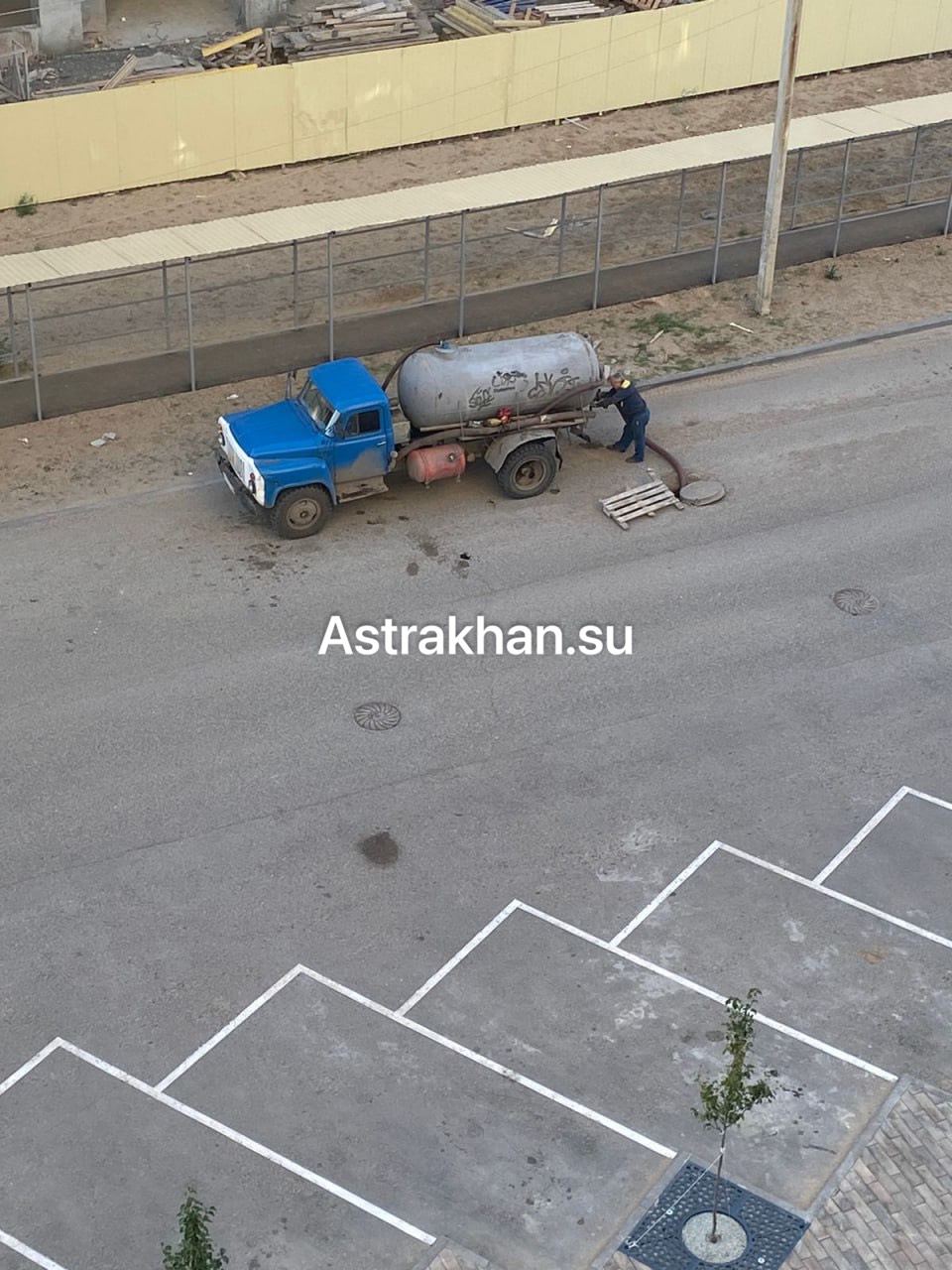 Астраханские ассенизаторы начали нелегально сливать отходы в городскую  канализацию