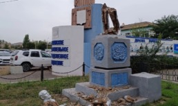 В Советском районе Астрахани вандалы разрушили памятник Ленину