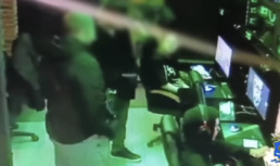 В астраханском игровом клубе парень угрожал посетительнице пистолетом