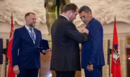 Глава муниципалитета Астраханской области был удостоен медали «Отец солдата»
