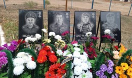 В астраханском поселке открыли четыре мемориальные доски в память о погибших на СВО