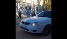 Астраханские полицейские нашли водителя, который двигался по тротуару возле детского сада