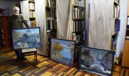 Известный художник подарил Астраханской картинной галерее три свои работы