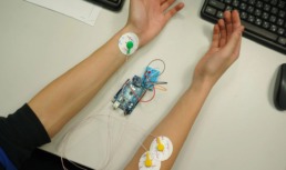 Астраханский школьник изобрел устройство, которое помогает в борьбе с нервными тиками