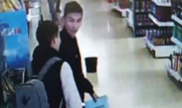 Астраханская полиция разыскивает парня, который похитил деньги с чужой карты