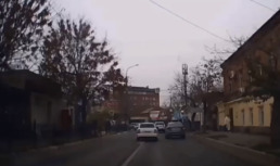 Астраханские полицейские нашли водителя, который выехал на «встречку»