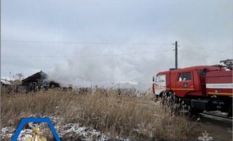 В Астрахани горит жилой дом