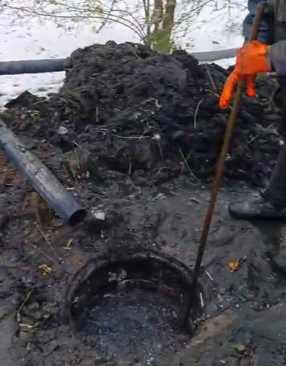 Астраханцы засорили канализацию тряпками и предметами личной гигиены